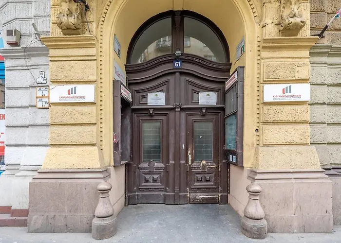 Simple Budapest